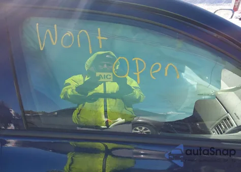 2013 Toyota Corolla L z USA, uszkodzony, nr VIN 2T1BU4EE4DC013564